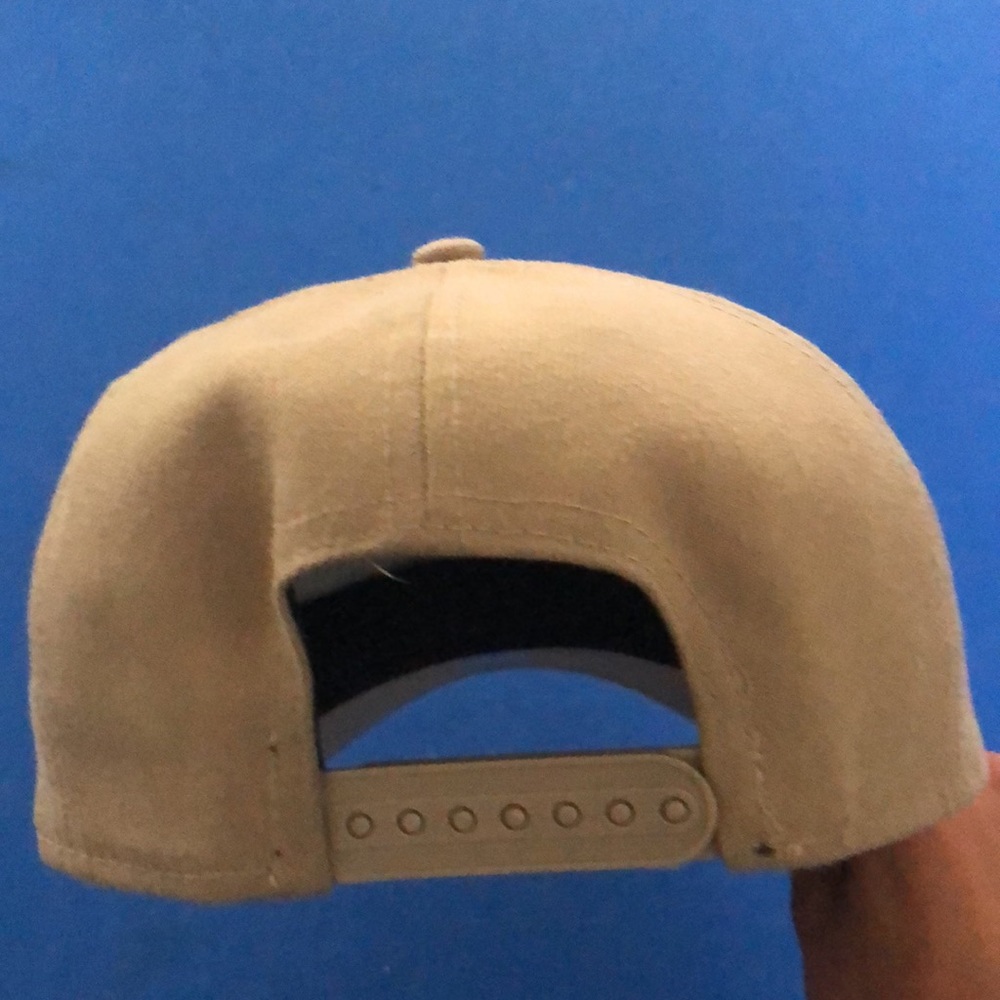 Normal hat and adjustable - Picture 3 of 3